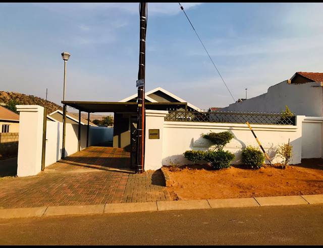 3 BEDROOM HOUSE FOR SALE IN MAHUBE VALLEY